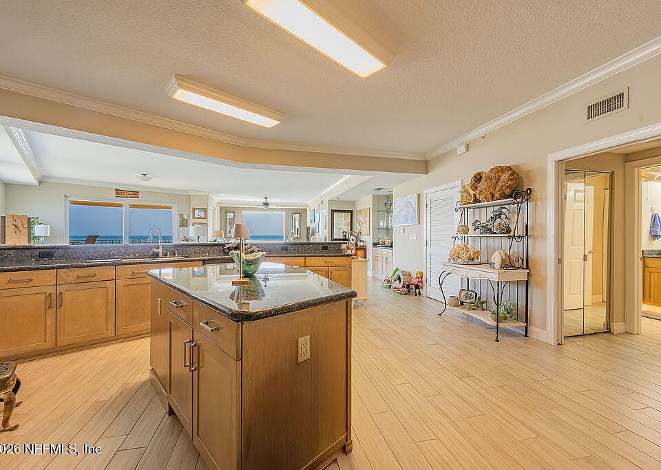 Oversized lanai overlooking the Atlantic